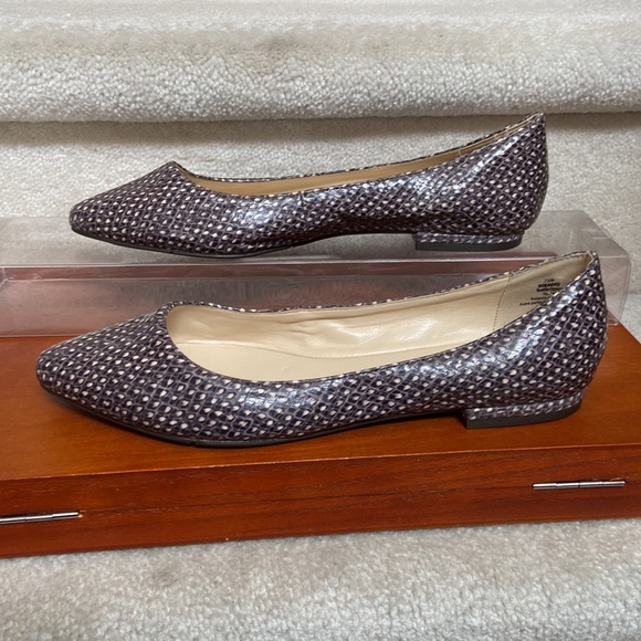 nine west snake print flats - Picture 3 of 12